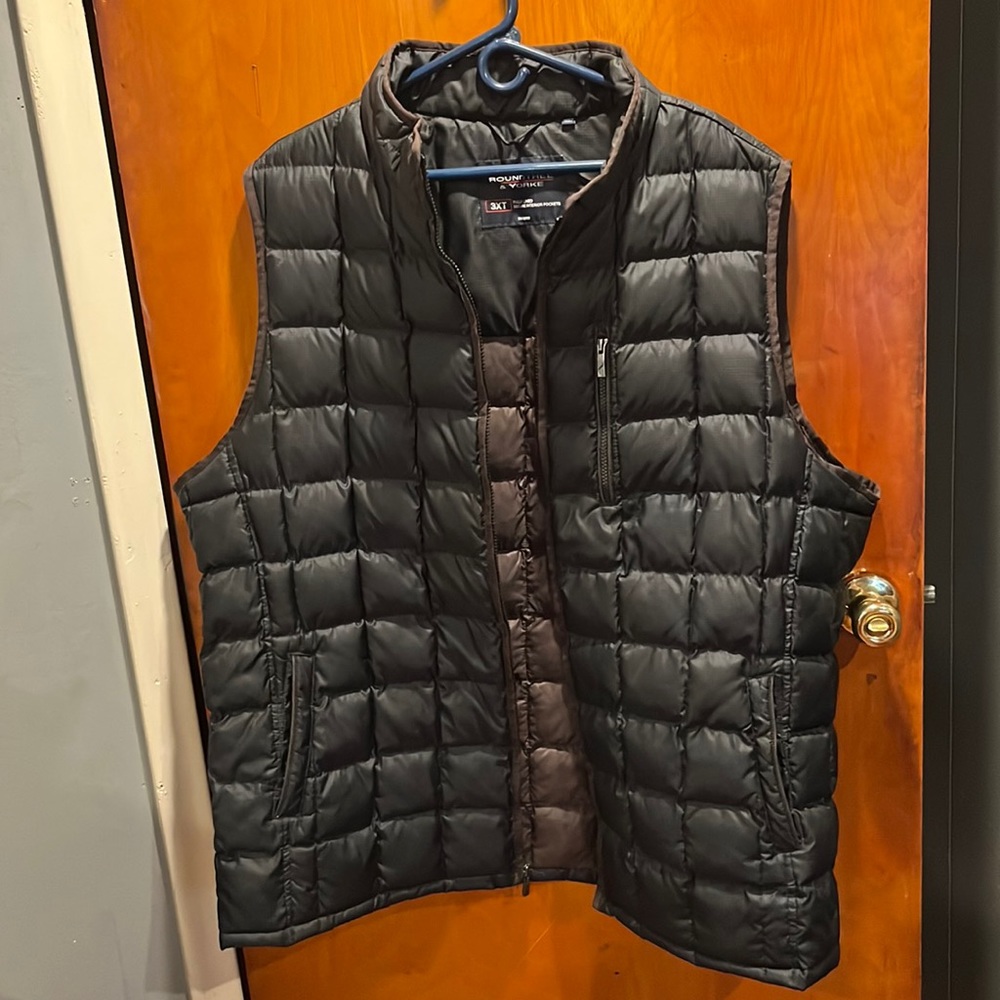 Roundtree and Yorke 3XT fully lined secure interior pockets, black vest